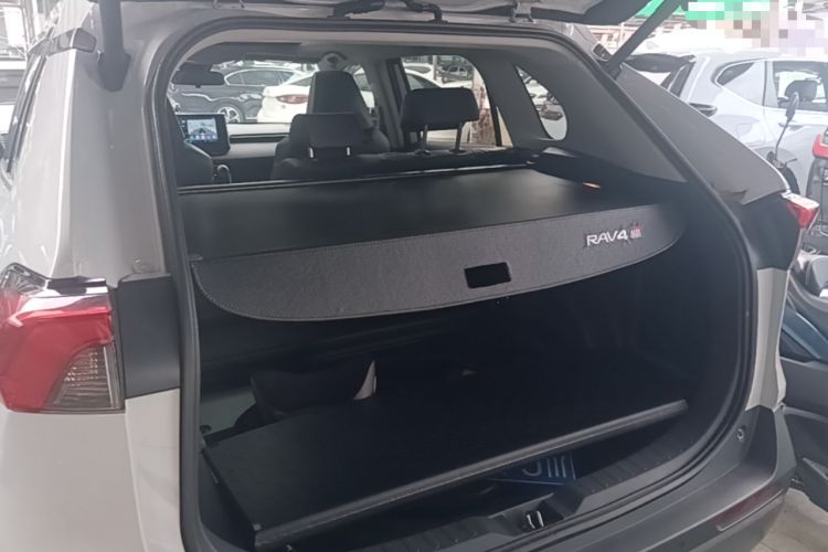 Used Toyota RAV4 2020 2.0L CVT Two-Wheel Drive Prestige Edition Trunk