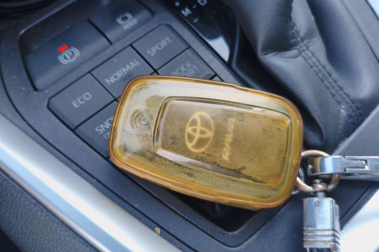 Used Toyota RAV4 2020 2.0L CVT 4x4 Style PLUS Edition Vehicle Key