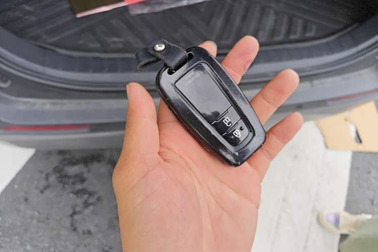 Used Toyota RAV4 2020 Dual-Engine 2.5L E-CVT Two-Wheel Drive Elite Edition Vehicle Key