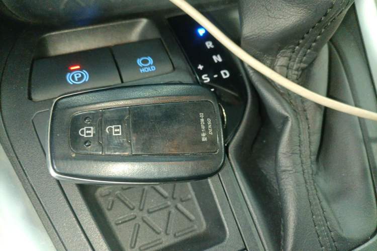 Used Toyota RAV4 2020 Dual-Engine 2.5L E-CVT Two-Wheel Drive Elite Edition Vehicle Key