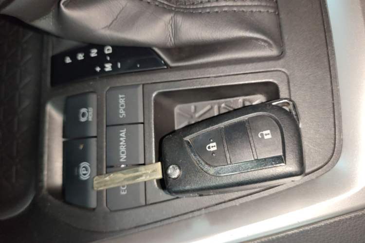 Used Toyota RAV4 2020 2.0L CVT Two-Wheel Drive Urban Edition Vehicle Key