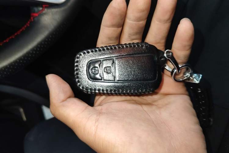 Used Toyota RAV4 2020 2.0L CVT Two-Wheel Drive Fashion Edition Vehicle Key
