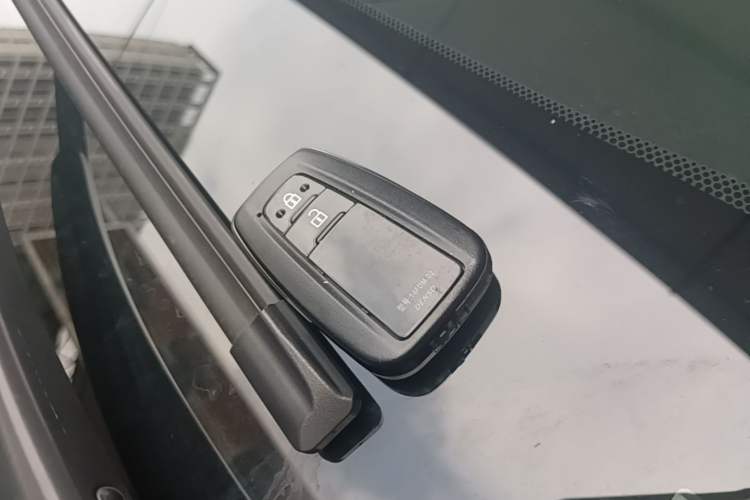 Used Toyota RAV4 2020 2.0L CVT Two-Wheel Drive Prestige Edition Vehicle Key
