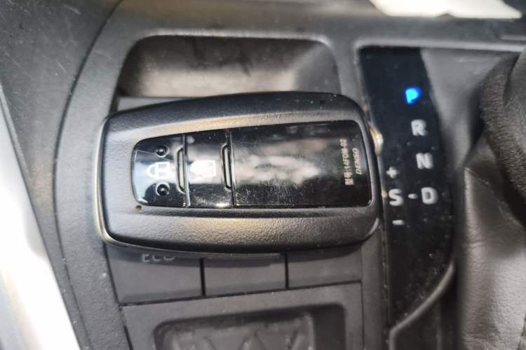 Used Toyota RAV4 2020 Dual-Engine 2.5L E-CVT Two-Wheel Drive Elite Edition Vehicle Key