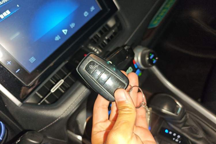 Used Toyota RAV4 2020 Dual-Motor 2.5L E-CVT Four-Wheel Drive Flagship Edition Vehicle Key