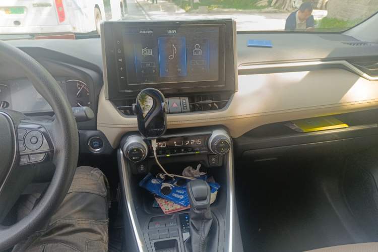 Used Toyota RAV4 2020 2.0L CVT Two-Wheel Drive Fashion Edition Audio And AC Panel
