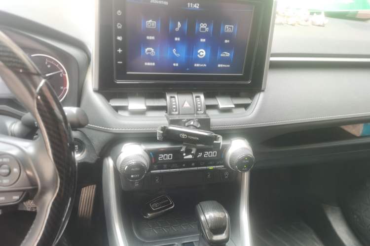Used Toyota RAV4 2020 2.0L CVT Two-Wheel Drive Fashion PLUS Edition Audio And AC Panel