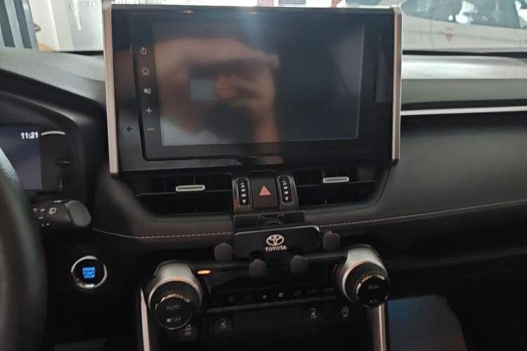 Used Toyota RAV4 2020 2.0L CVT Two-Wheel Drive Prestige Edition Audio And AC Panel