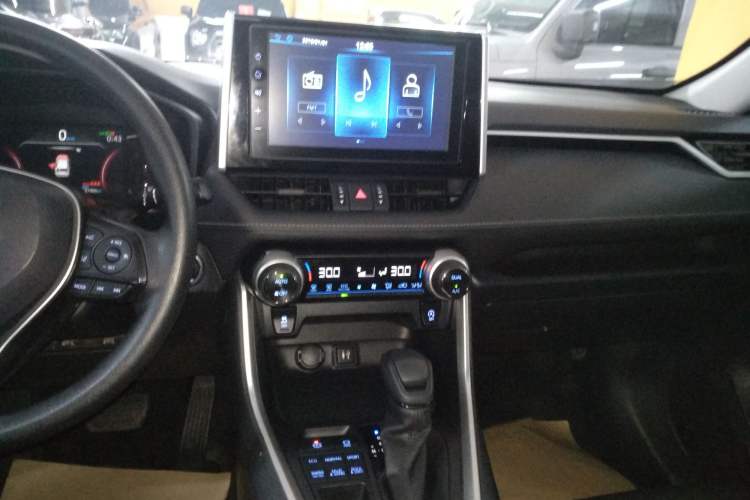 Used Toyota RAV4 2020 2.0L CVT 4x4 Trend Edition Audio And AC Panel
