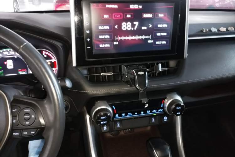 Used Toyota RAV4 2020 2.0L CVT Two-Wheel Drive Prestige Edition Audio And AC Panel