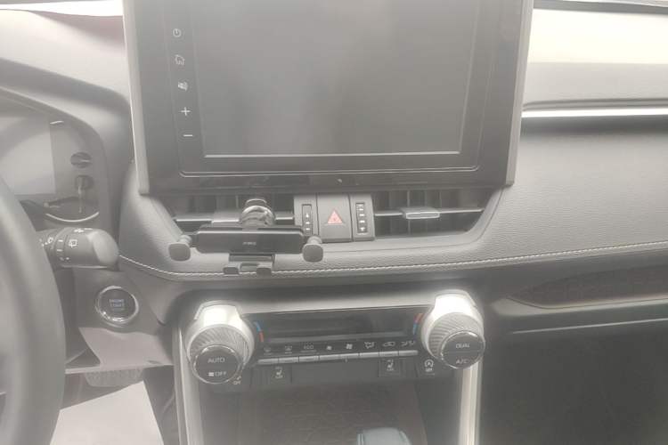 Used Toyota RAV4 2020 2.0L CVT Two-Wheel Drive Prestige Edition Audio And AC Panel