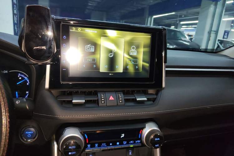 Used Toyota RAV4 2020 Dual-Engine 2.5L E-CVT 4x4 Elite PLUS Edition Audio And AC Panel