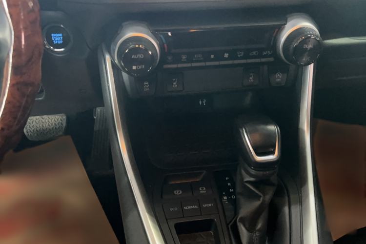 Used Toyota RAV4 2020 2.0L CVT Two-Wheel Drive Fashion PLUS Edition Audio And AC Panel