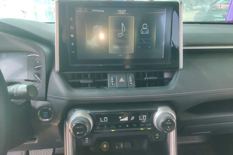 Used Toyota RAV4 2020 2.0L CVT Two-Wheel Drive Fashion Edition Audio And AC Panel