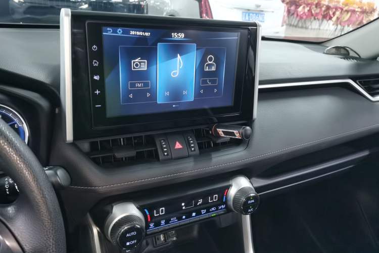 Used Toyota RAV4 2020 Dual-Engine 2.5L E-CVT Two-Wheel Drive Elite Edition Audio And AC Panel