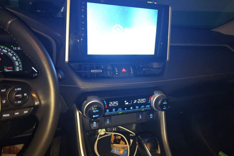 Used Toyota RAV4 2020 2.0L CVT Two-Wheel Drive Fashion PLUS Edition Audio And AC Panel