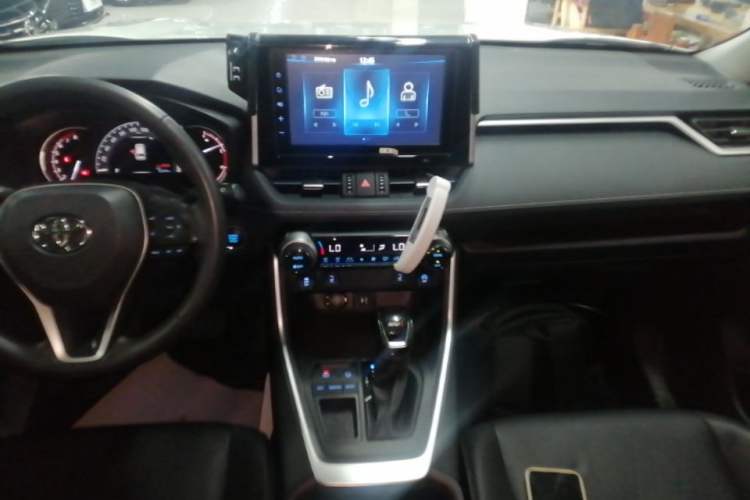 Used Toyota RAV4 2020 2.0L CVT Two-Wheel Drive Prestige Edition Audio And AC Panel