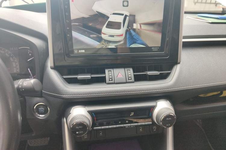 Used Toyota RAV4 2020 2.0L CVT Two-Wheel Drive Prestige Edition Audio And AC Panel