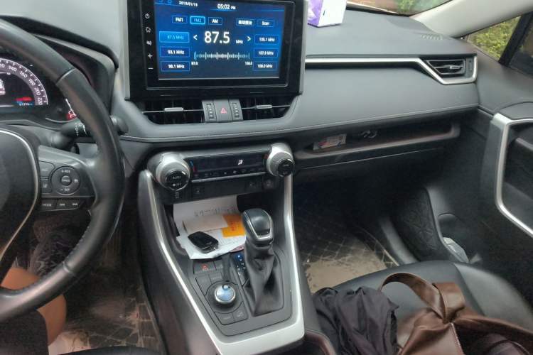 Used Toyota RAV4 2020 2.0L CVT Four-Wheel Drive Prestige Edition Audio And AC Panel