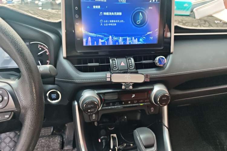Used Toyota RAV4 2020 2.0L CVT Two-Wheel Drive Fashion Edition Audio And AC Panel
