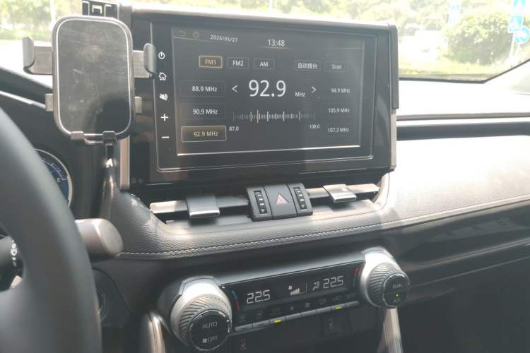 Used Toyota RAV4 2020 Dual-Engine 2.5L E-CVT Four-Wheel Drive Elite Edition Audio And AC Panel
