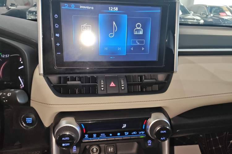 Used Toyota RAV4 2020 2.0L CVT Two-Wheel Drive Fashion Edition Audio And AC Panel