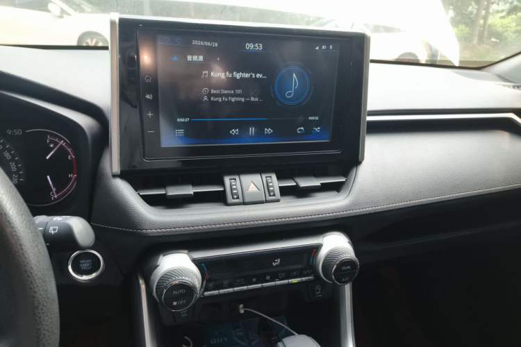 Used Toyota RAV4 2020 2.0L CVT Two-Wheel Drive Fashion Edition Audio And AC Panel