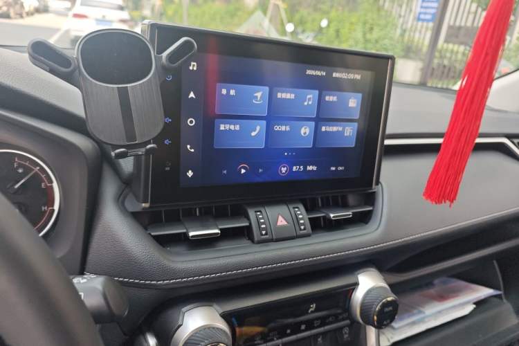 Used Toyota RAV4 2020 2.0L CVT Two-Wheel Drive Fashion PLUS Edition Audio And AC Panel