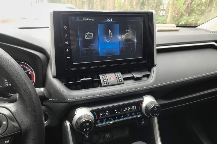 Used Toyota RAV4 2020 2.0L CVT Two-Wheel Drive Fashion Edition Audio And AC Panel