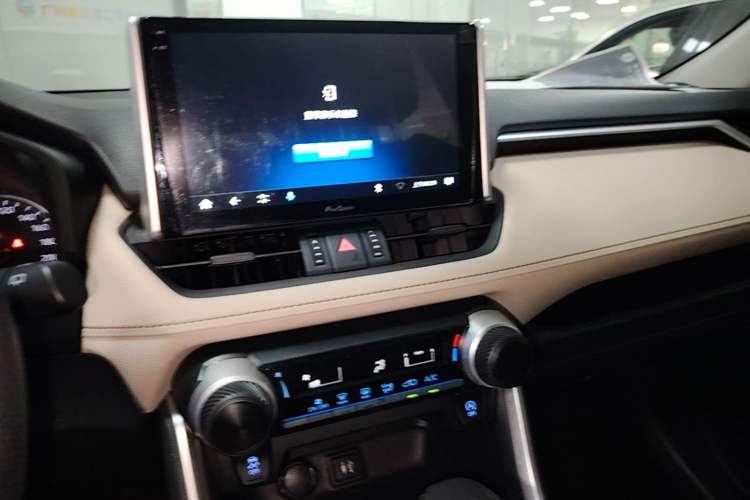 Used Toyota RAV4 2020 2.0L CVT Two-Wheel Drive Urban Edition Audio And AC Panel