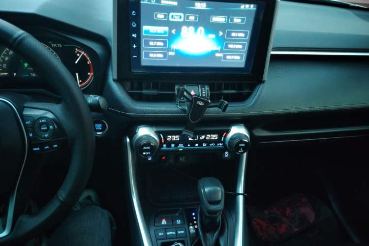 Used Toyota RAV4 2020 2.0L CVT Two-Wheel Drive Fashion Edition Audio And AC Panel