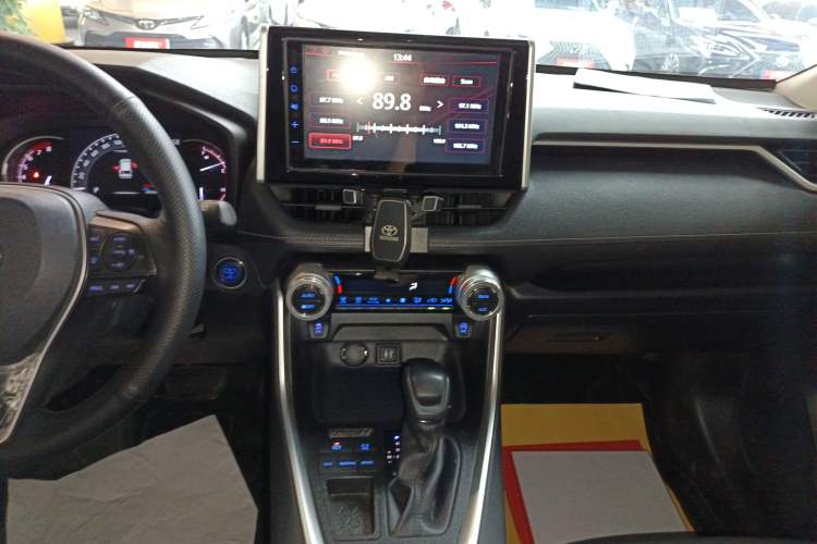 Used Toyota RAV4 2020 2.0L CVT Two-Wheel Drive Fashion Edition Audio And AC Panel