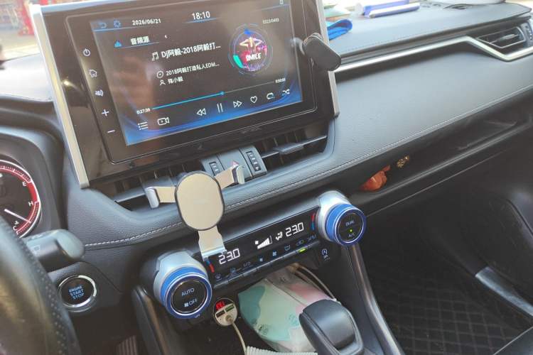 Used Toyota RAV4 2020 2.0L CVT Two-Wheel Drive Fashion Edition Audio And AC Panel