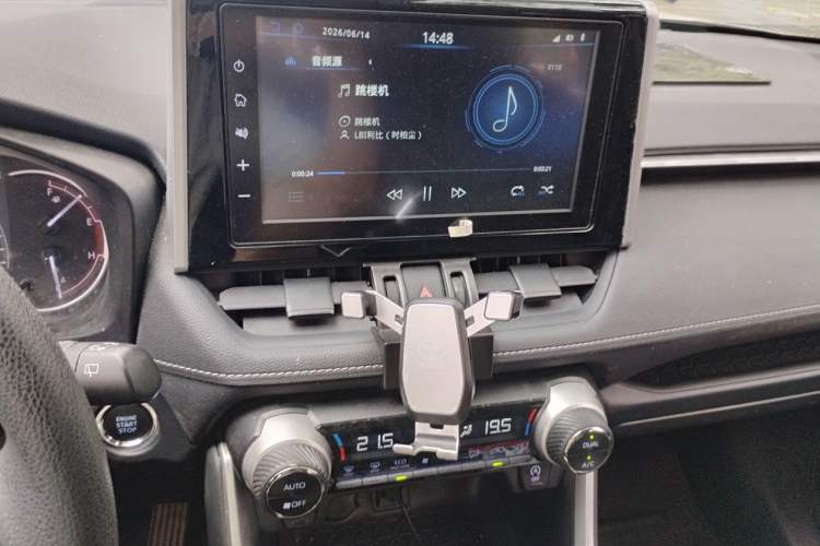 Used Toyota RAV4 2020 2.0L CVT Two-Wheel Drive Fashion Edition Audio And AC Panel