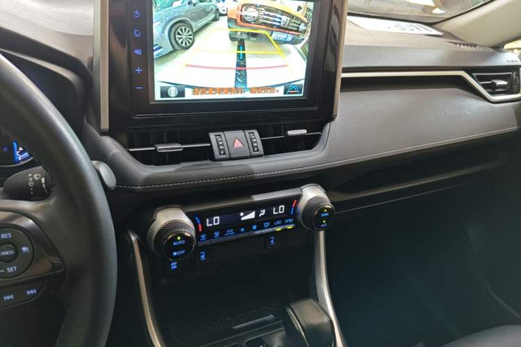 Used Toyota RAV4 2020 Dual-Engine 2.5L E-CVT 4x4 Elite PLUS Edition Audio And AC Panel