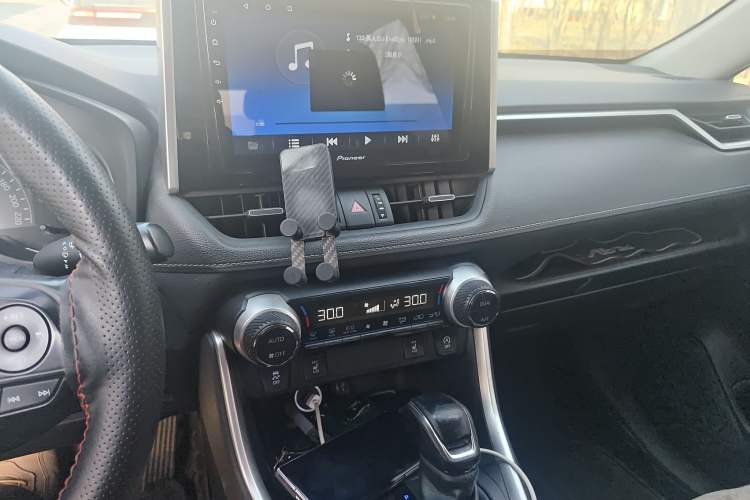 Used Toyota RAV4 2020 2.0L CVT Two-Wheel Drive Prestige Edition Audio And AC Panel