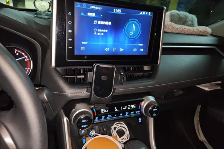 Used Toyota RAV4 2020 2.0L CVT Two-Wheel Drive Fashion Edition Audio And AC Panel