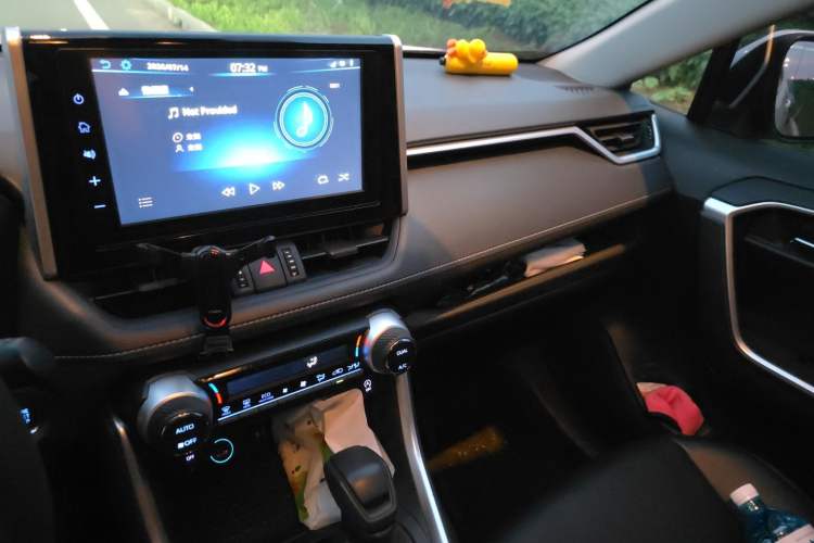 Used Toyota RAV4 2020 2.0L CVT Two-Wheel Drive Fashion Edition Audio And AC Panel