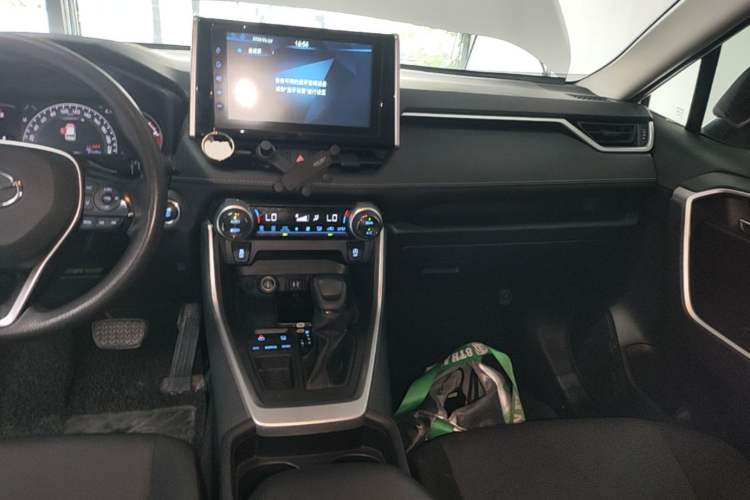 Used Toyota RAV4 2020 2.0L CVT Two-Wheel Drive Fashion Edition Audio And AC Panel