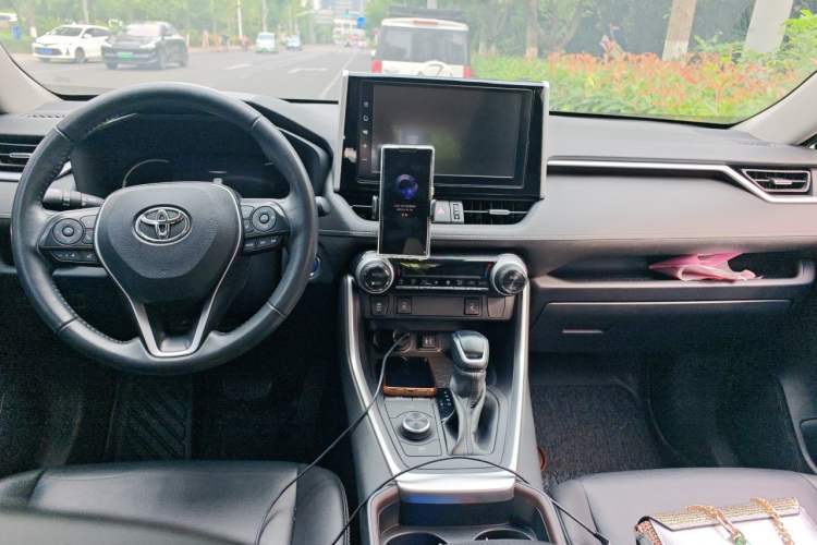 Used Toyota RAV4 2020 Dual-Engine 2.5L E-CVT 4x4 Elite PLUS Edition Center Console