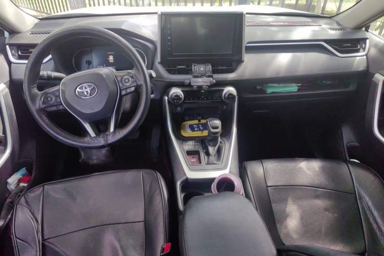 Used Toyota RAV4 2020 2.0L CVT Two-Wheel Drive Fashion Edition Center Console