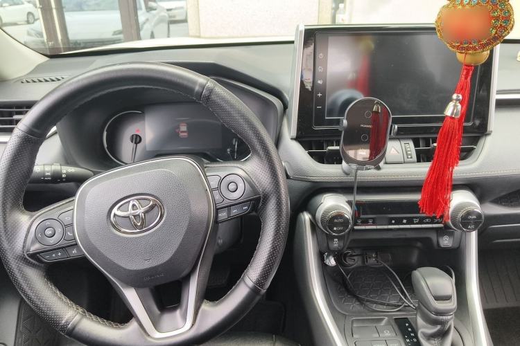 Used Toyota RAV4 2020 2.0L CVT 4x4 Trend Edition Center Console