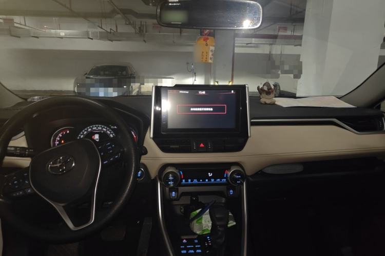 Used Toyota RAV4 2020 2.0L CVT 4x4 Trend Edition Center Console