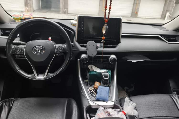 Used Toyota RAV4 2020 2.0L CVT Two-Wheel Drive Fashion PLUS Edition Center Console