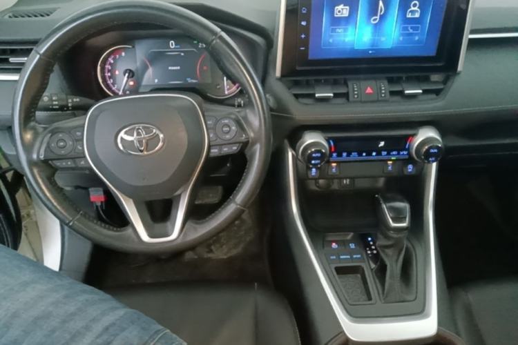 Used Toyota RAV4 2020 2.0L CVT Two-Wheel Drive Fashion PLUS Edition Center Console