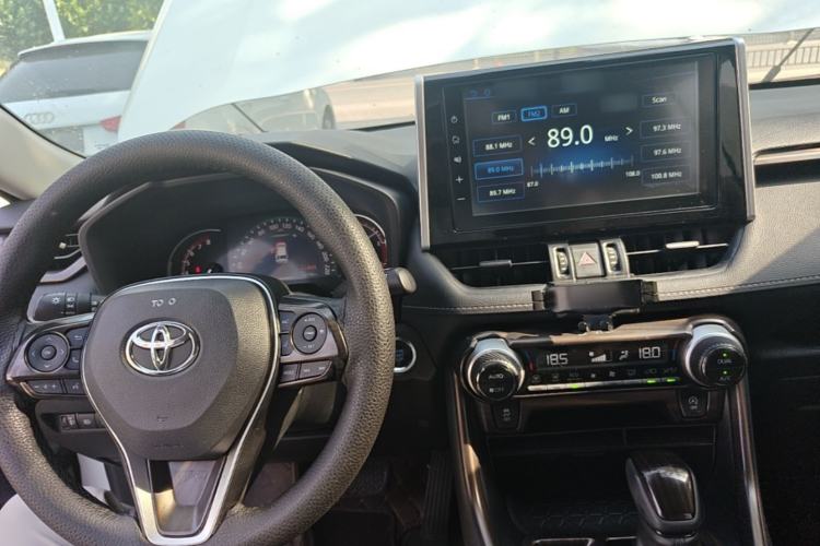 Used Toyota RAV4 2020 2.0L CVT Two-Wheel Drive Fashion Edition Center Console