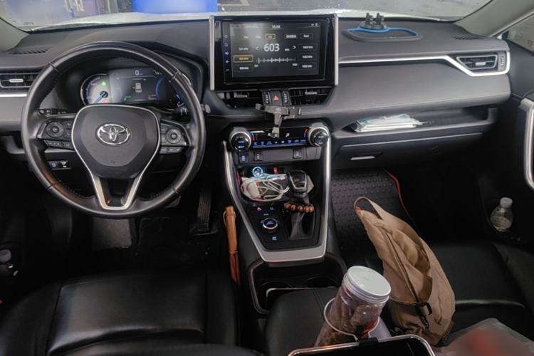 Used Toyota RAV4 2020 Dual-Engine 2.5L E-CVT 4x4 Elite PLUS Edition Center Console