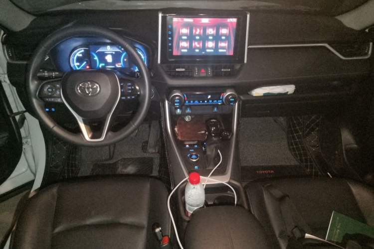Used Toyota RAV4 2020 Dual-Engine 2.5L E-CVT 4x4 Elite PLUS Edition Center Console