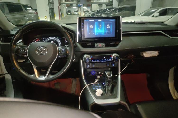 Used Toyota RAV4 2020 2.0L CVT 4x4 Style PLUS Edition Center Console