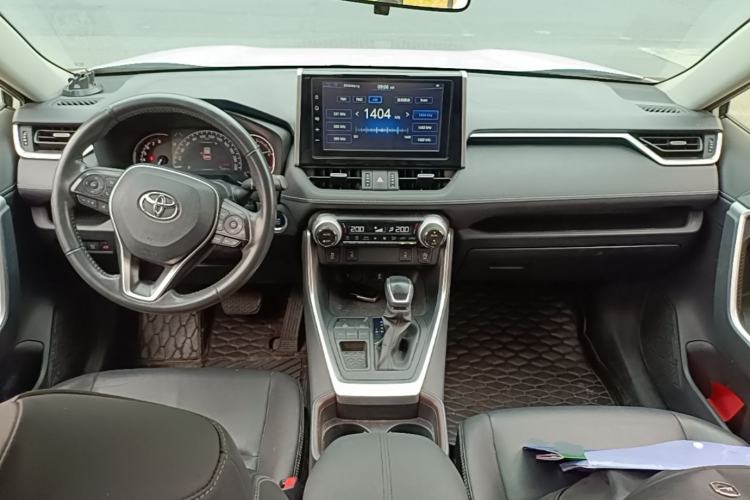 Used Toyota RAV4 2020 2.0L CVT Two-Wheel Drive Fashion PLUS Edition Center Console